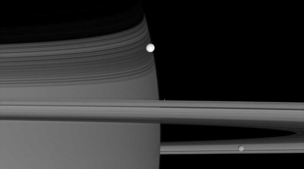 Luas de Saturno